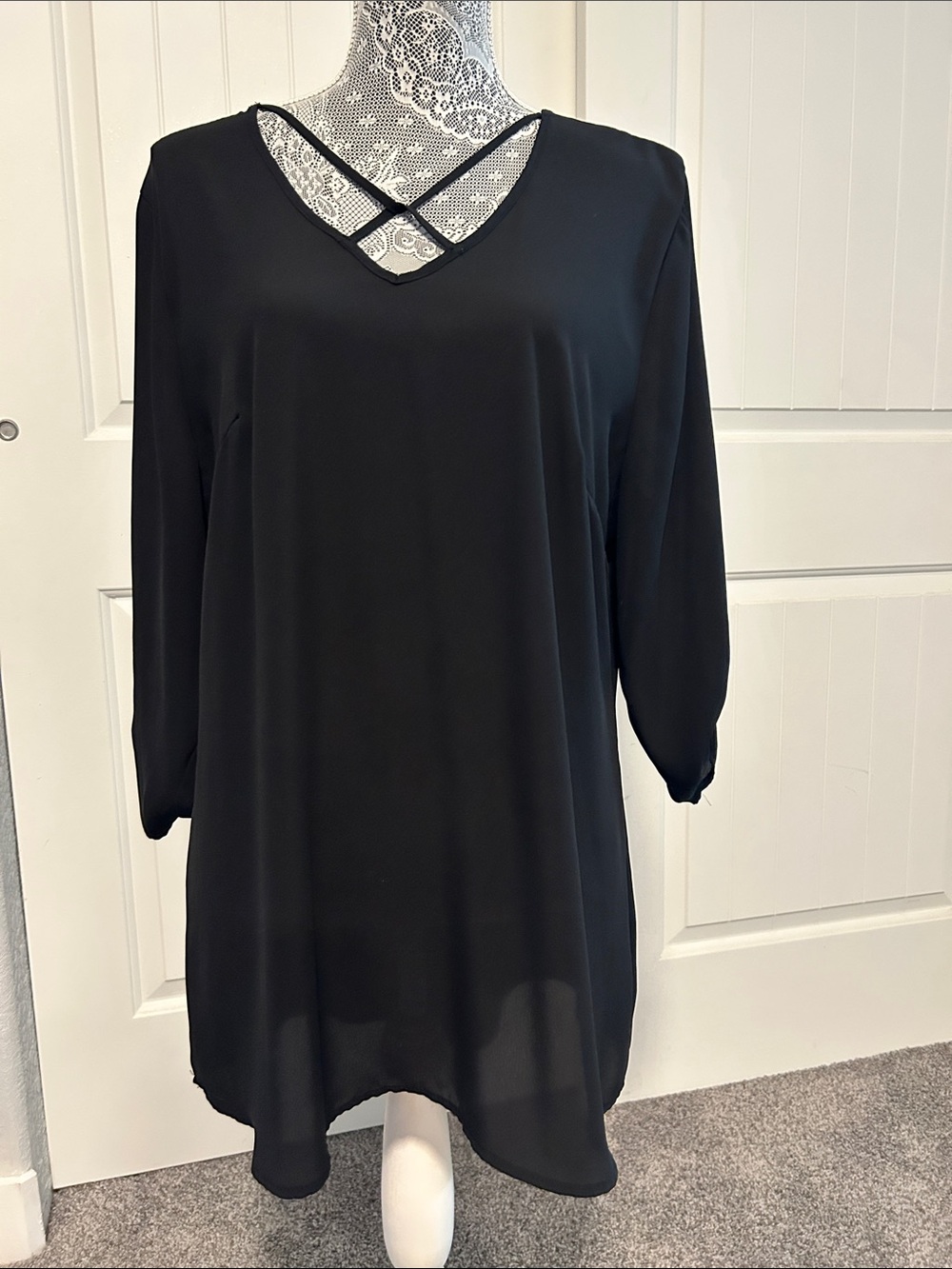 Black Crisscross V-Neck Women's Top XL